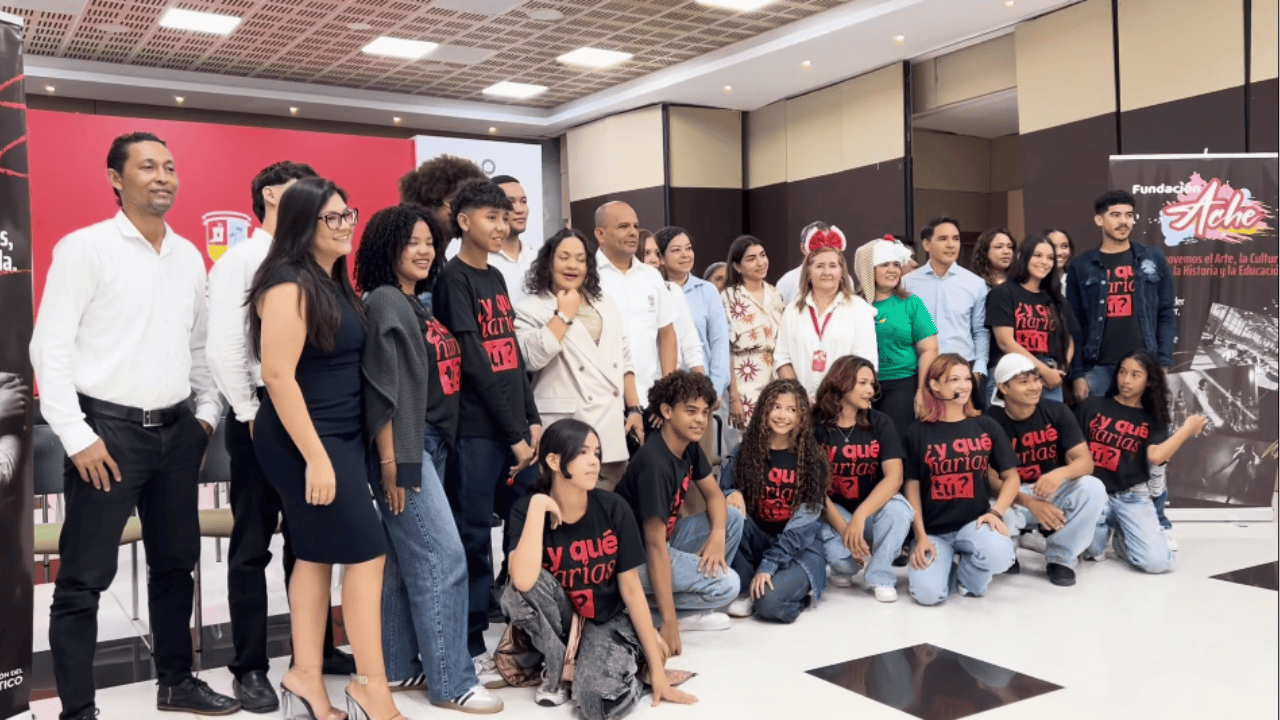 Integrantes de la puesta en escena "¿Y qué harías tú?"