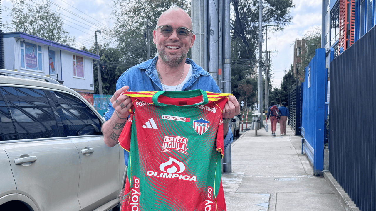 Santiago Cruz con la camiseta del Junior