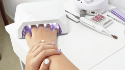 Manicure con lámpara UV